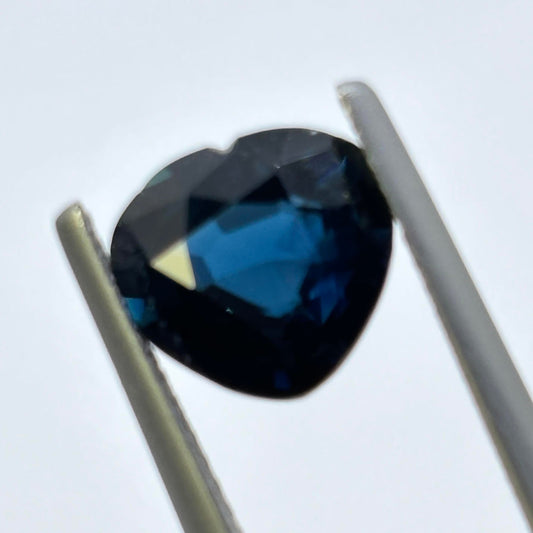 Blue Sapphire 2.39 Carats - Spinel Gem Therapy