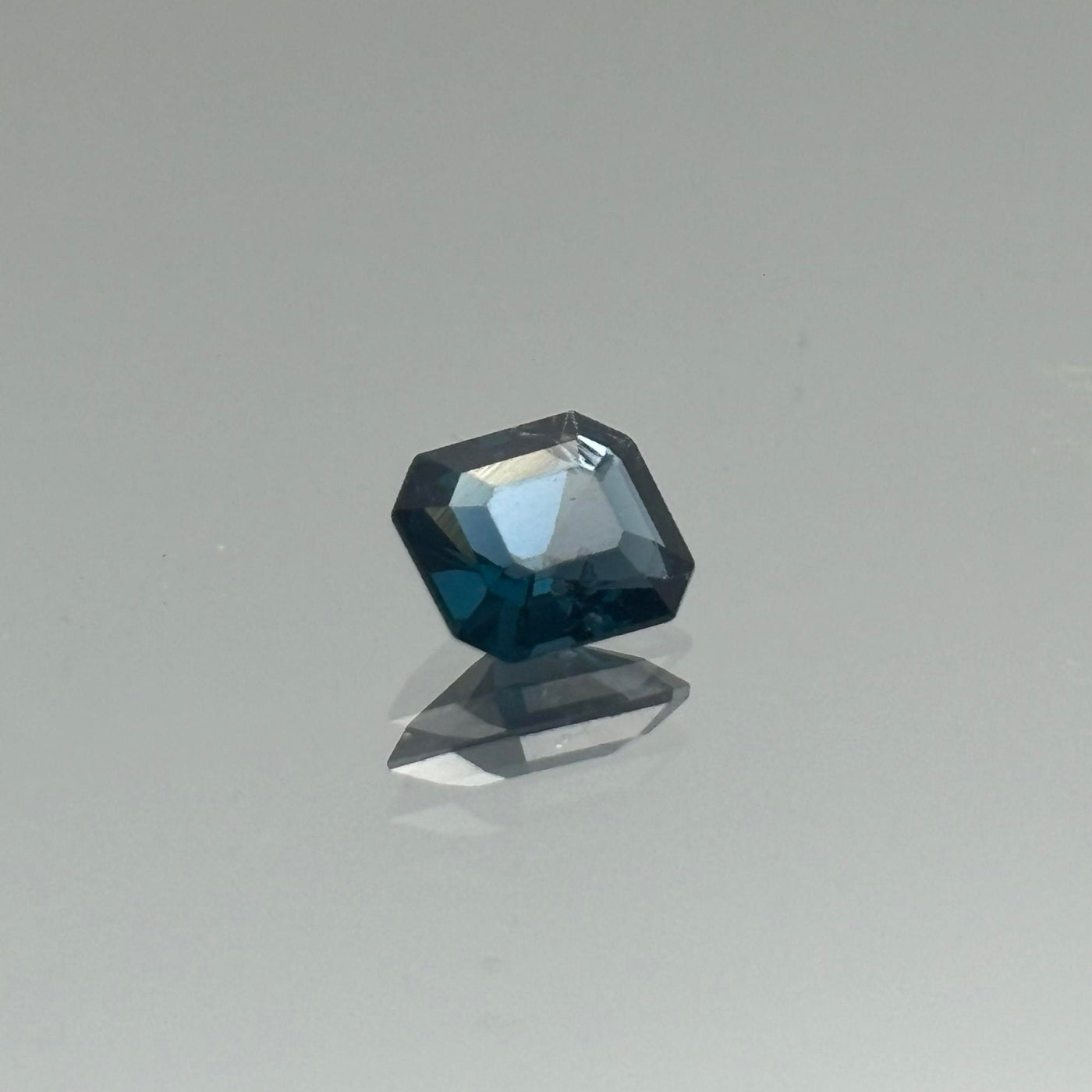 Blue Spinel 0.91 Carats - Spinel Gem Therapy