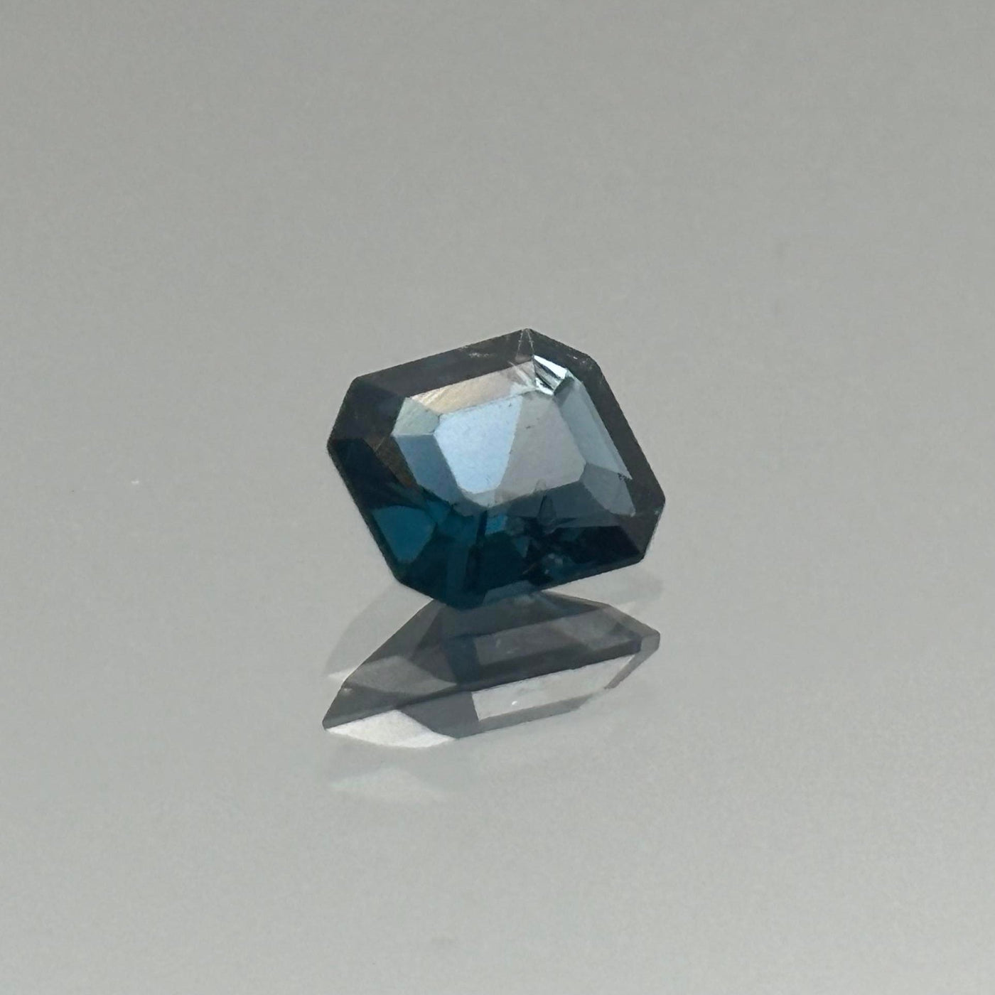 Blue Spinel 0.91 Carats - Spinel Gem Therapy