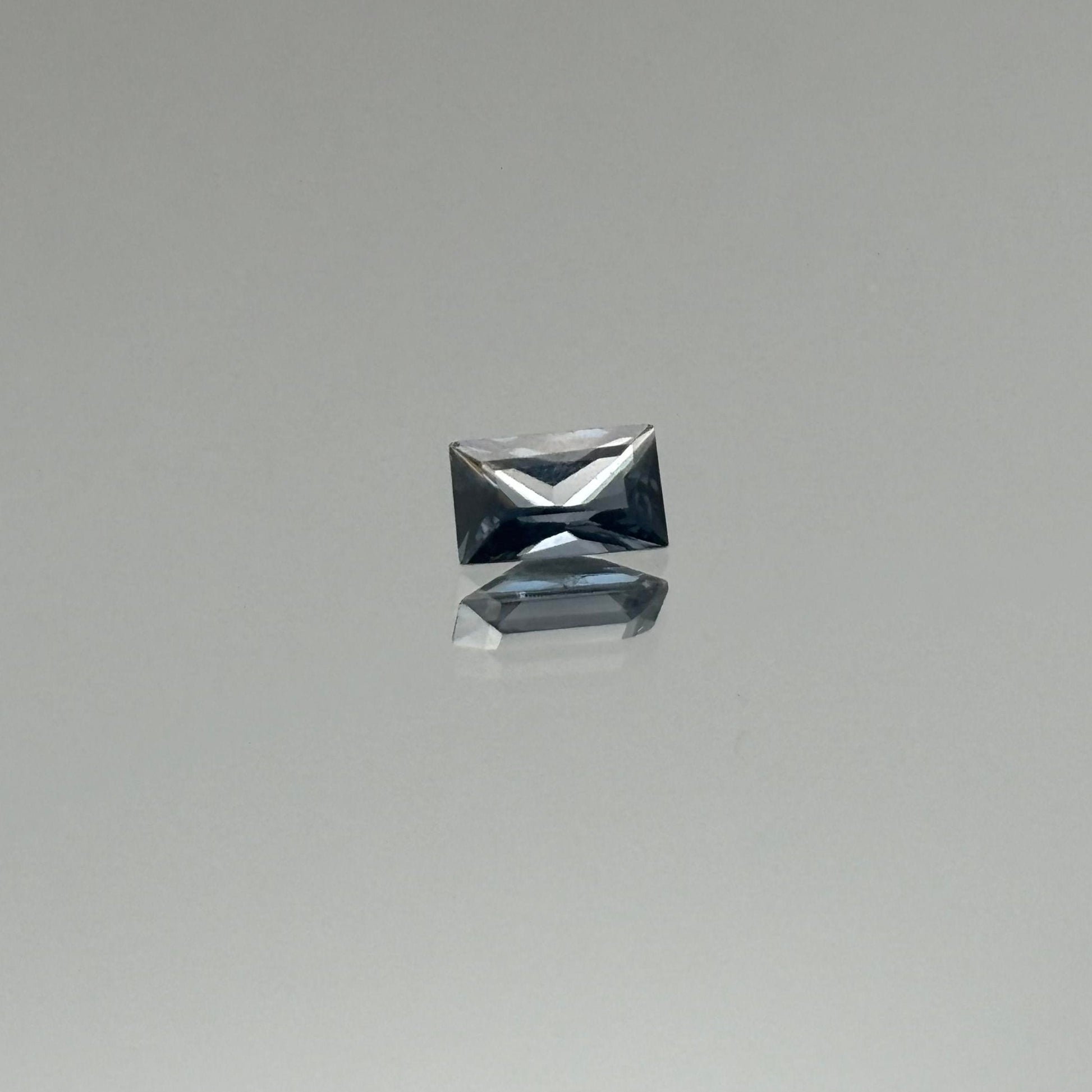 Blue Spinel 0.99 Carats - Spinel Gem Therapy