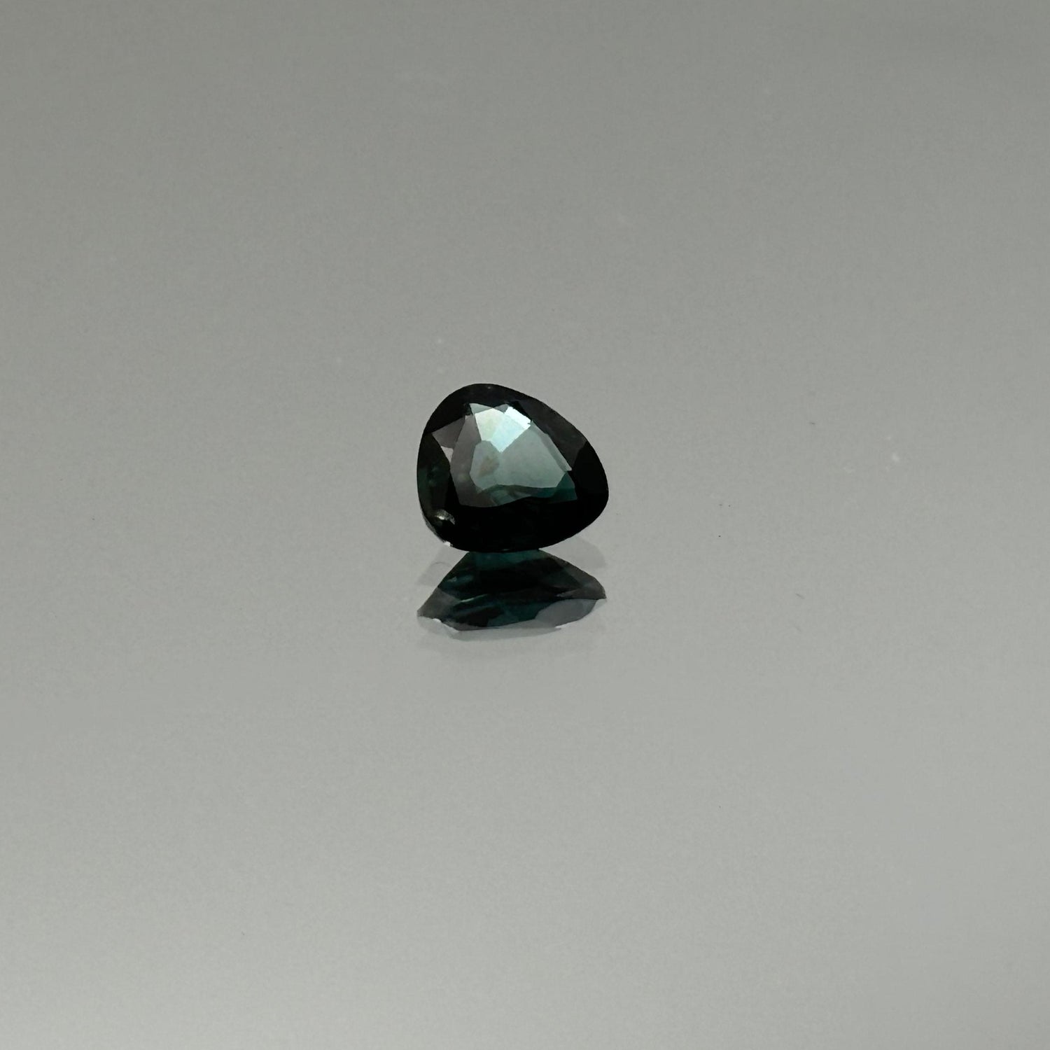 Bluish Green Spinel 0.97 Carats - Spinel Gem Therapy