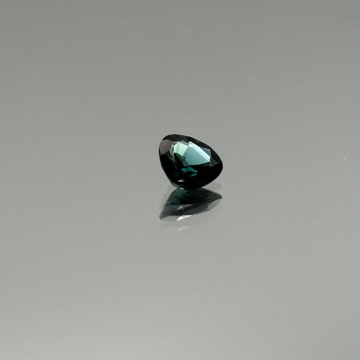 Bluish Green Spinel 0.97 Carats - Spinel Gem Therapy