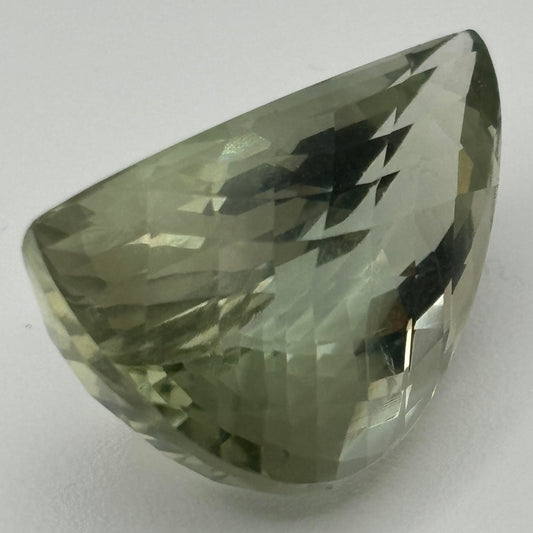 Green 27.4 Carat - Spinel Gem Therapy