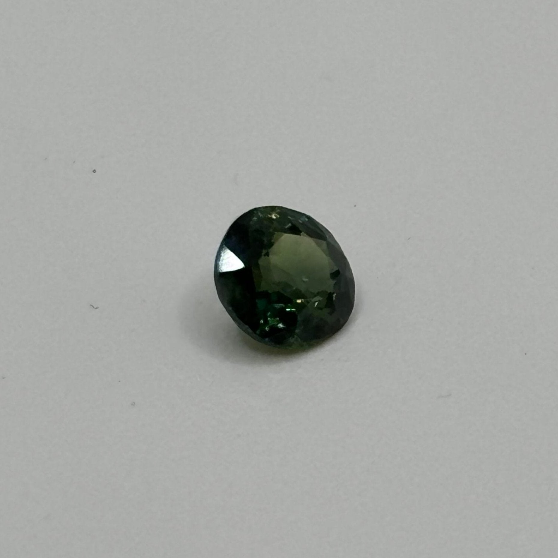 Green Sapphire 0.995 Carats - Spinel Gem Therapy