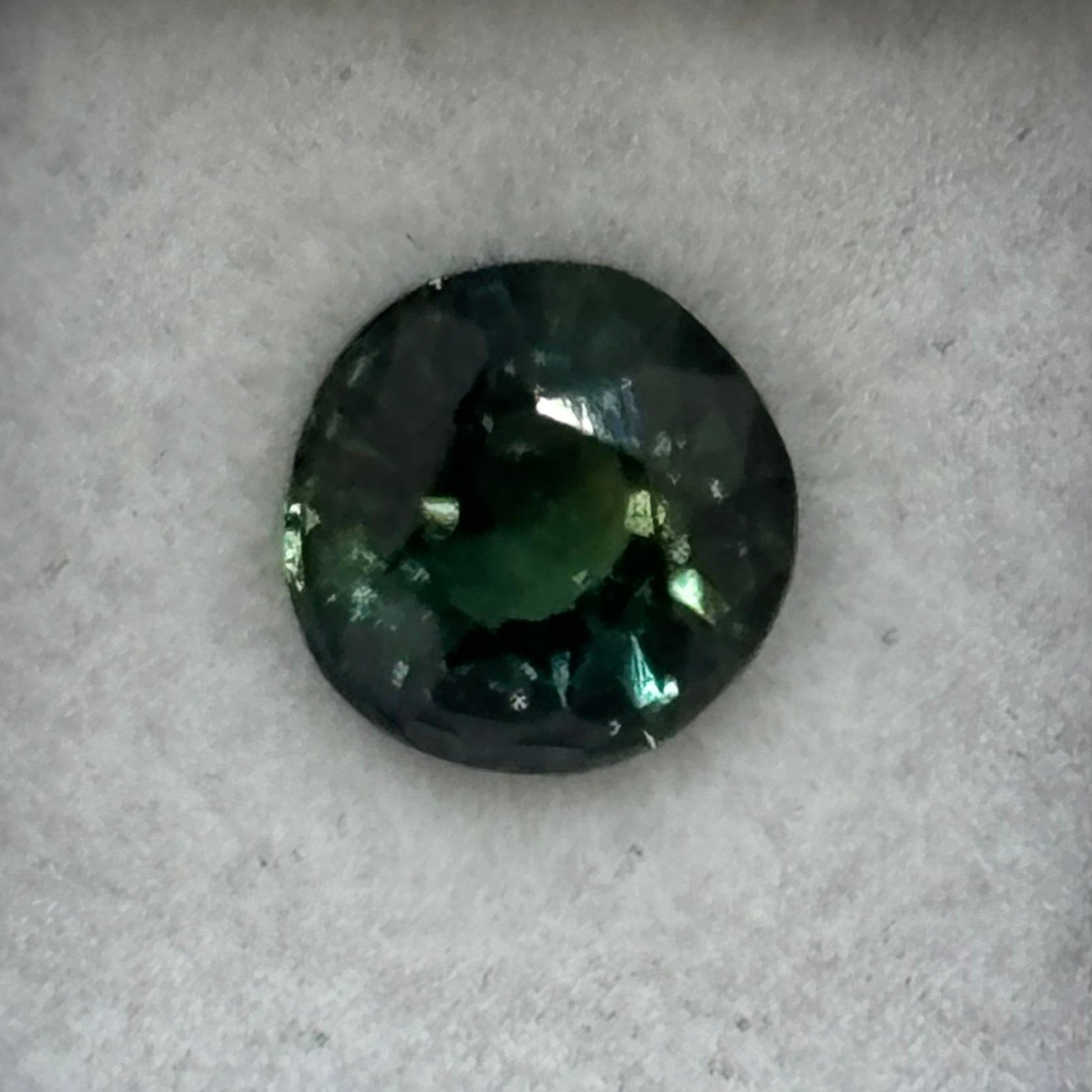 Green Sapphire 0.995 Carats - Spinel Gem Therapy