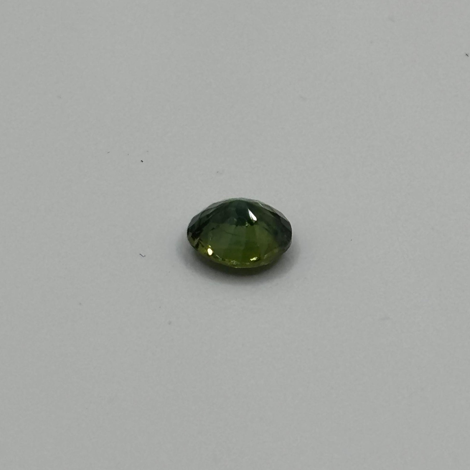 Green Sapphire 0.995 Carats - Spinel Gem Therapy