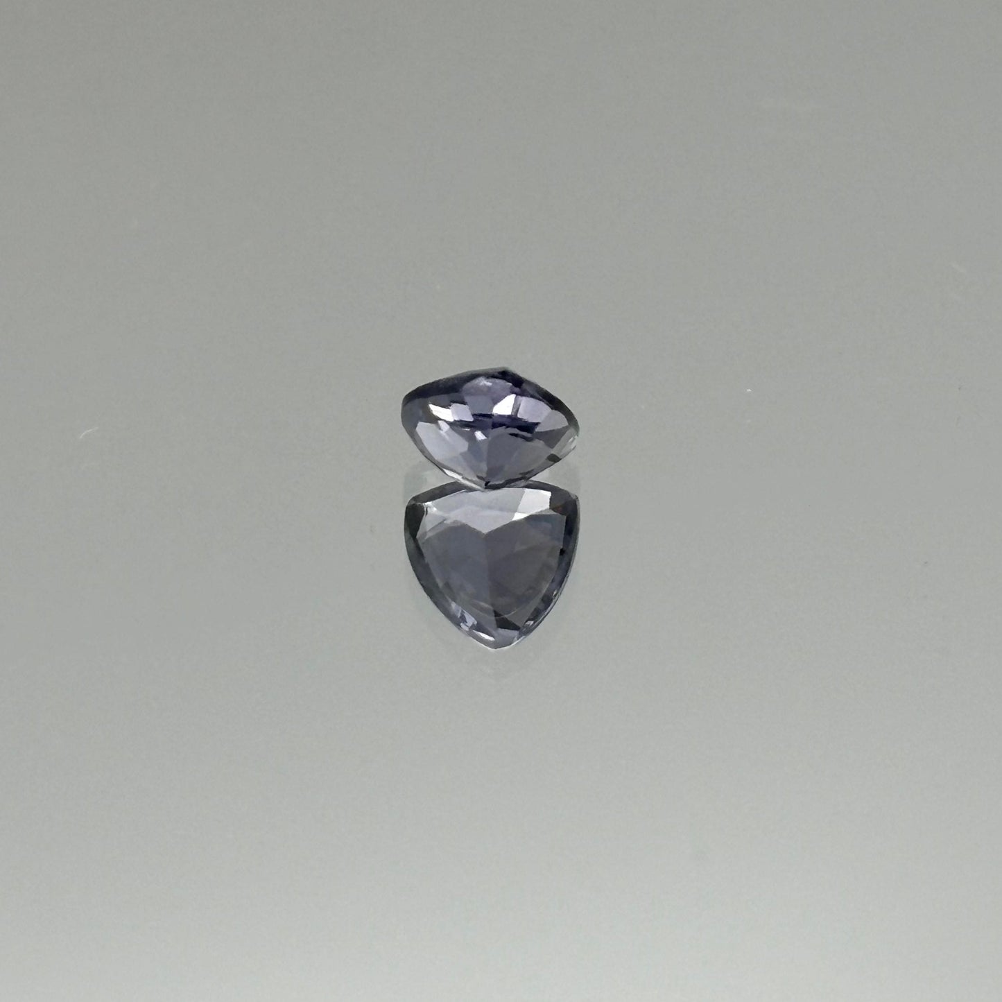 Lavender Spinel 0.98 Carats - Spinel Gem Therapy