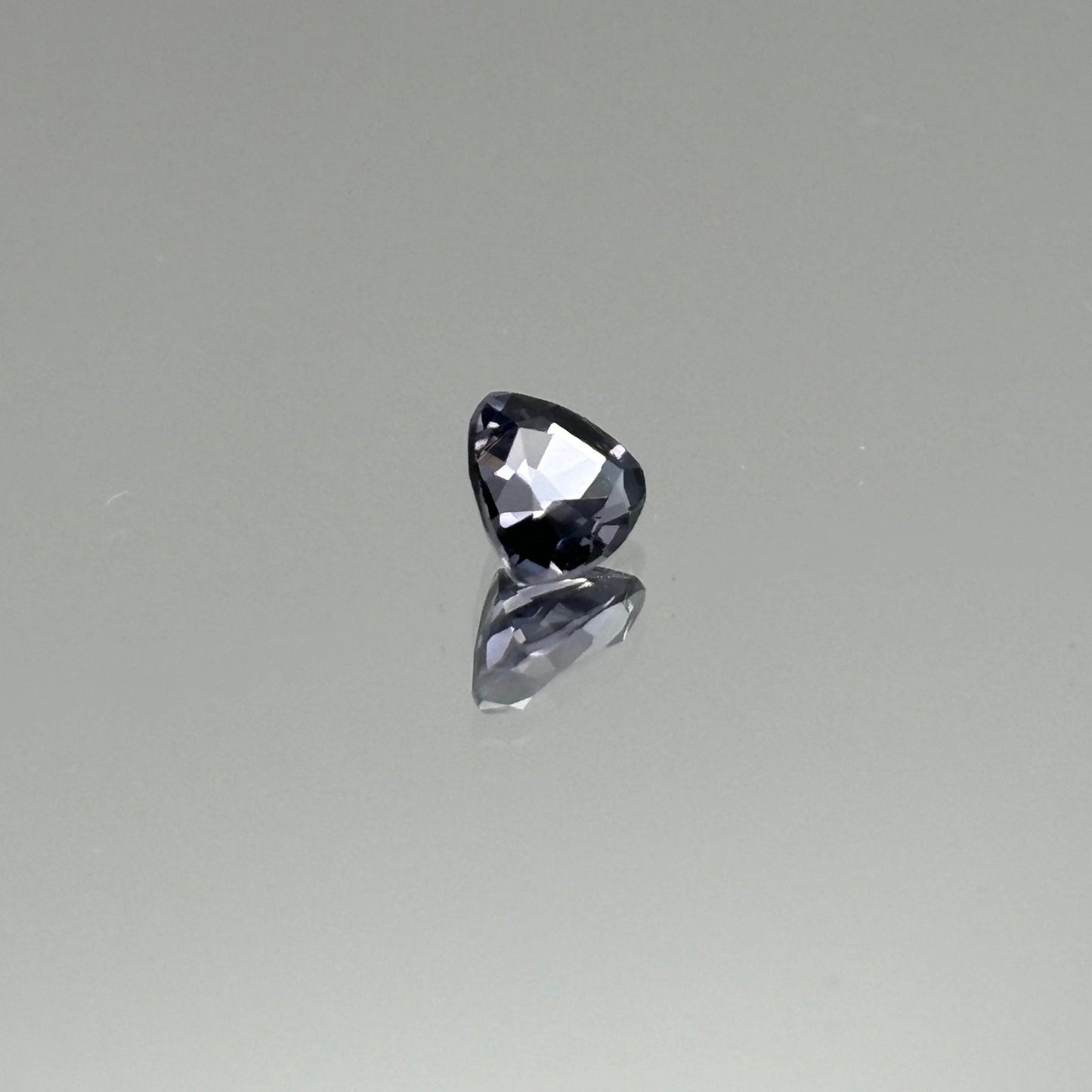 Lavender Spinel 0.98 Carats - Spinel Gem Therapy