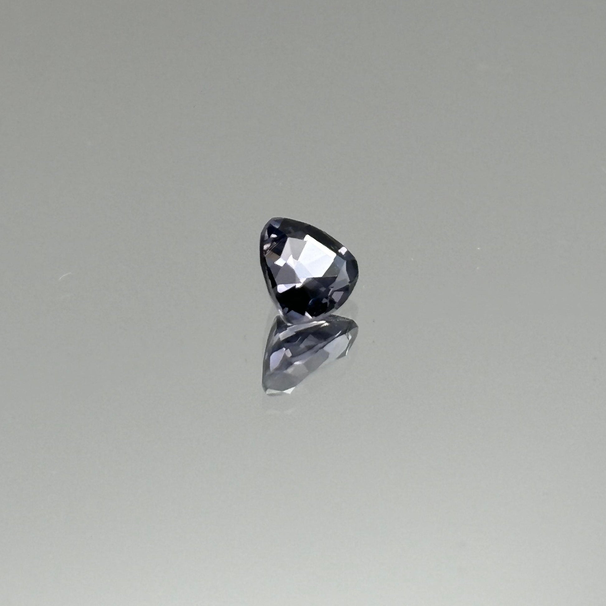 Lavender Spinel 0.98 Carats - Spinel Gem Therapy