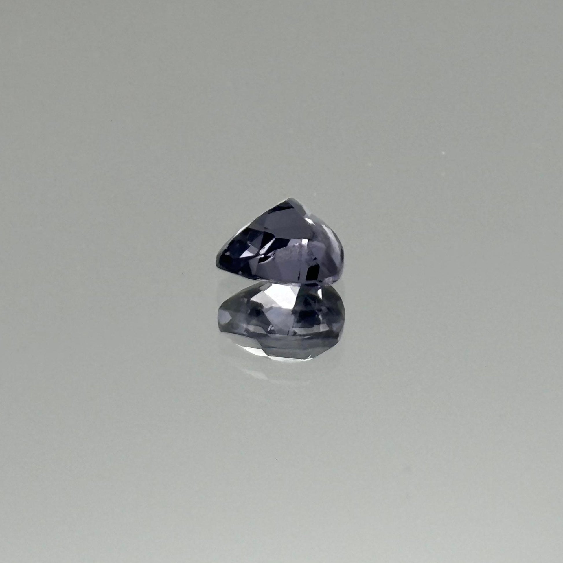 Lavender Spinel 0.98 Carats - Spinel Gem Therapy