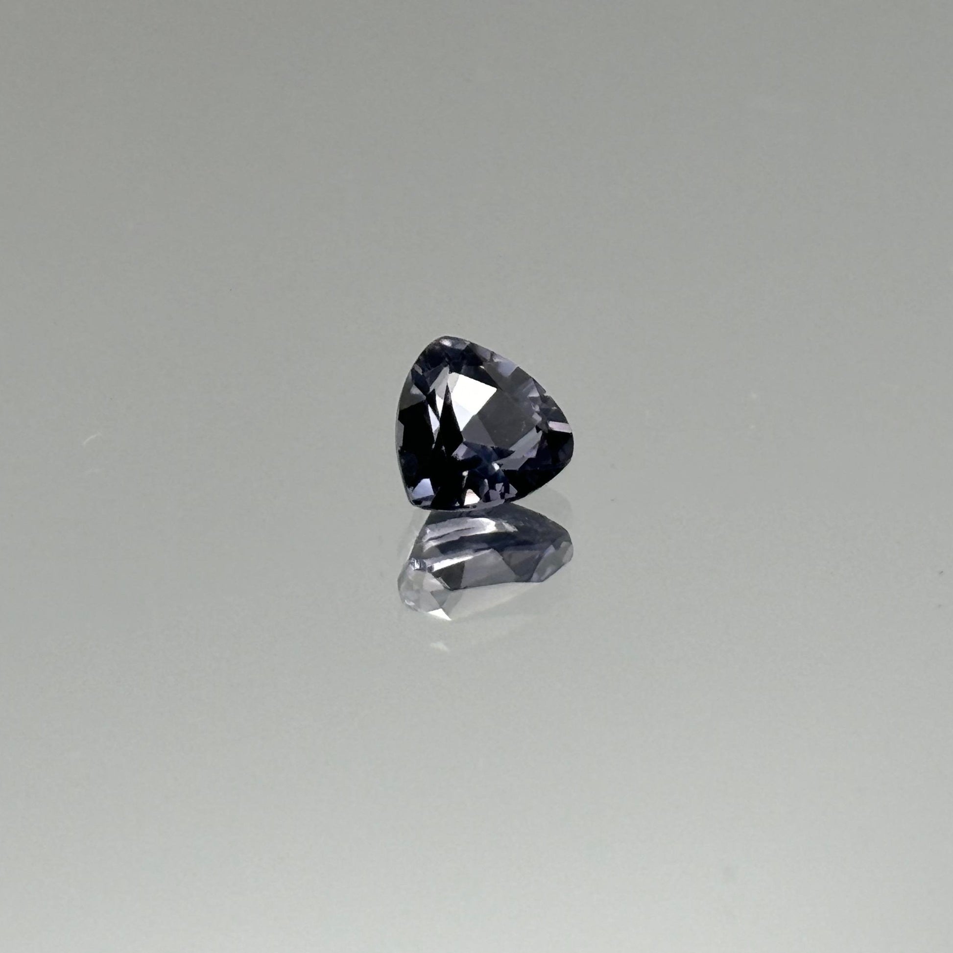 Lavender Spinel 0.98 Carats - Spinel Gem Therapy