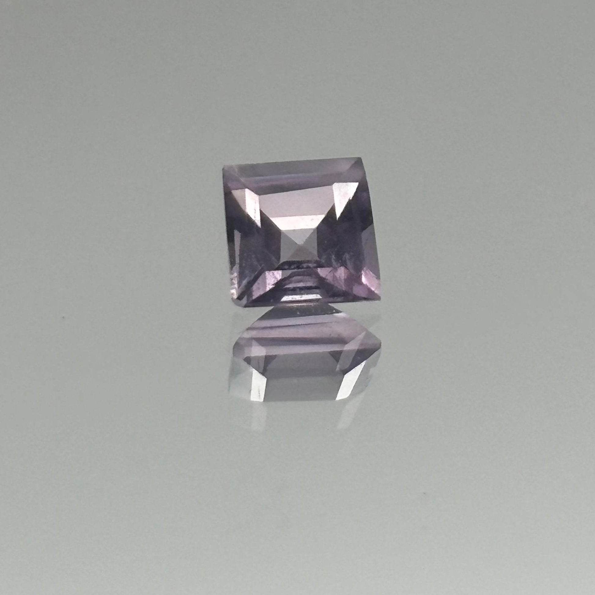 Lavender Spinel 1.00 - Spinel Gem Therapy