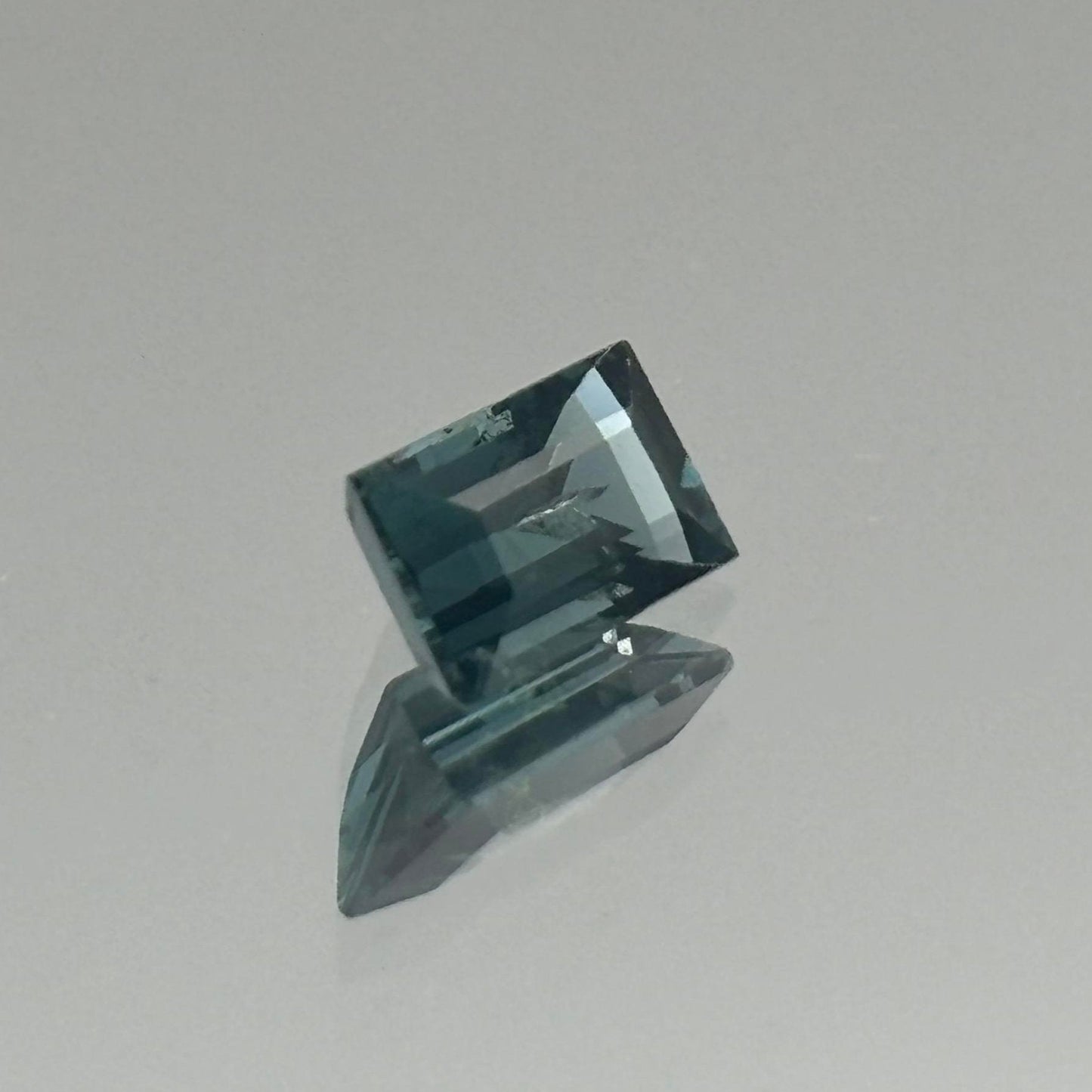 Peacock Blue Spinel 0.96 Carats - Spinel Gem Therapy