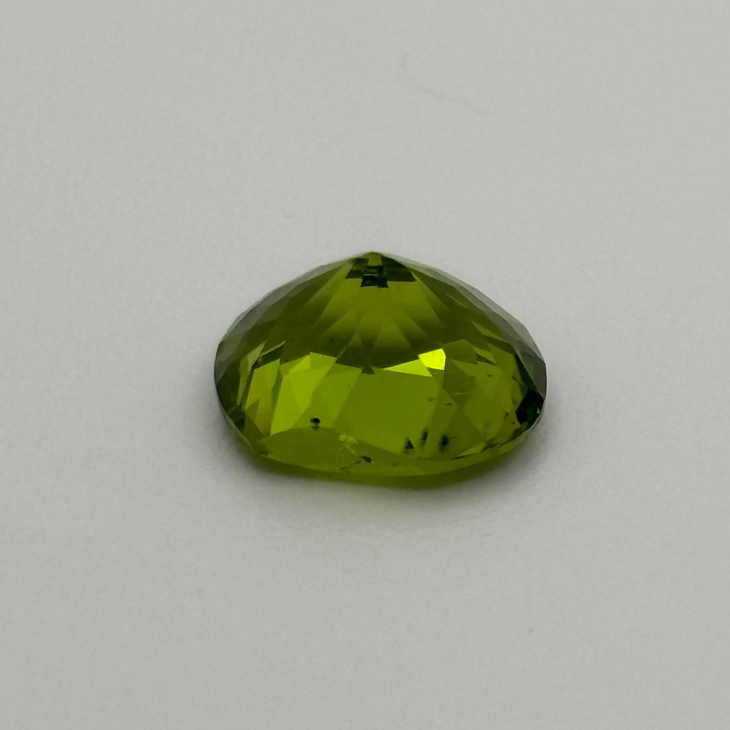 Peridot 4.54 Carats - Spinel Gem Therapy