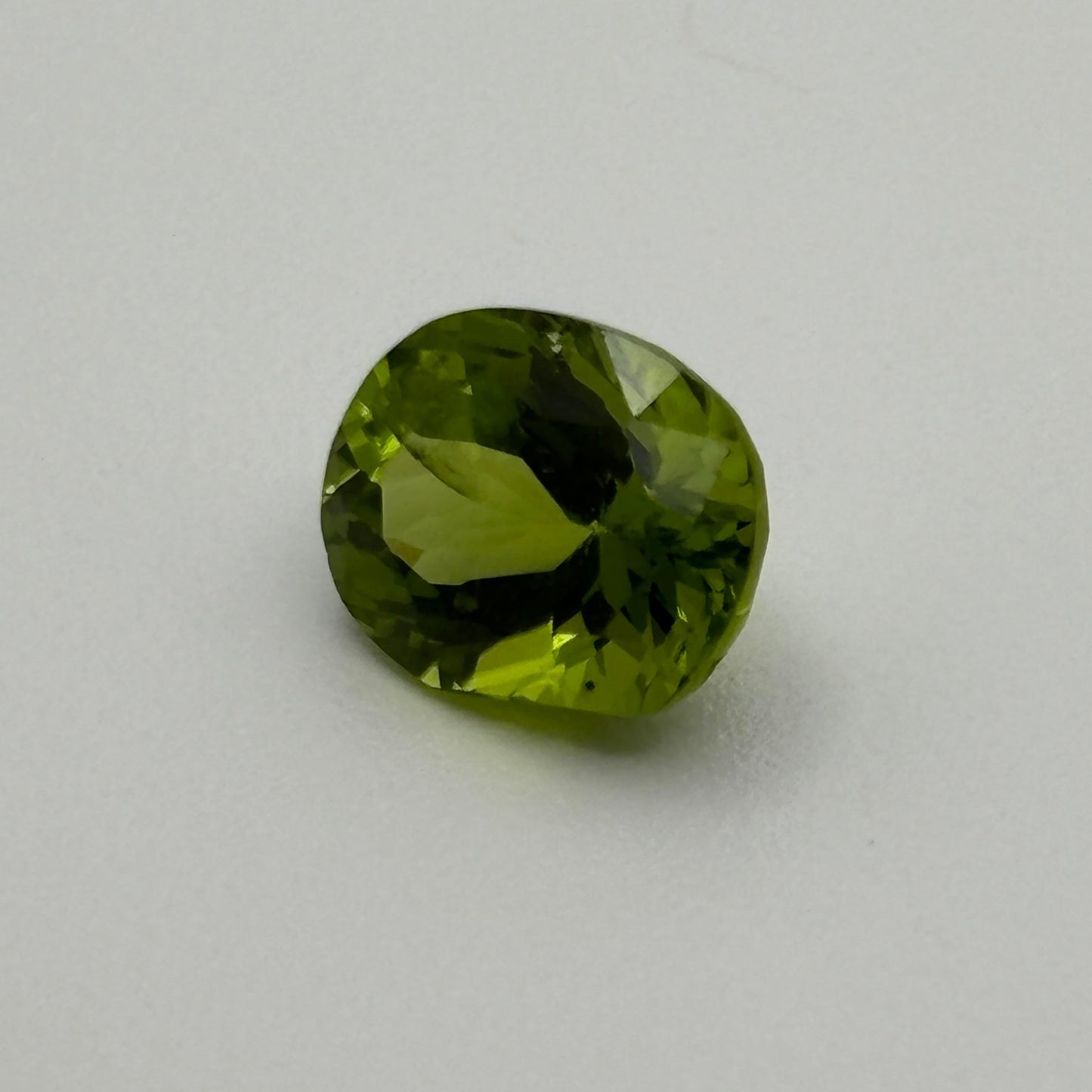 Peridot 4.54 Carats - Spinel Gem Therapy