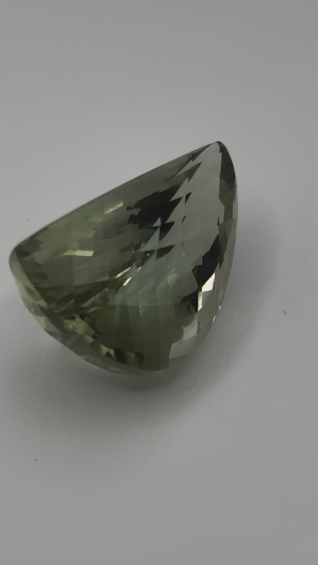 Green Quartz 27.4 Carats