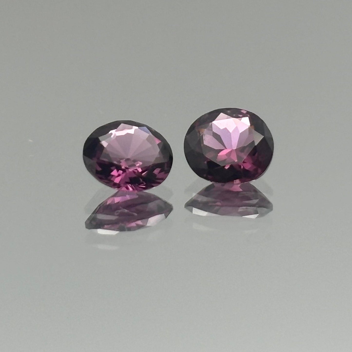 Purplish Red Spinel - Colour matching pair 1.92 Carats - Spinel Gem Therapy