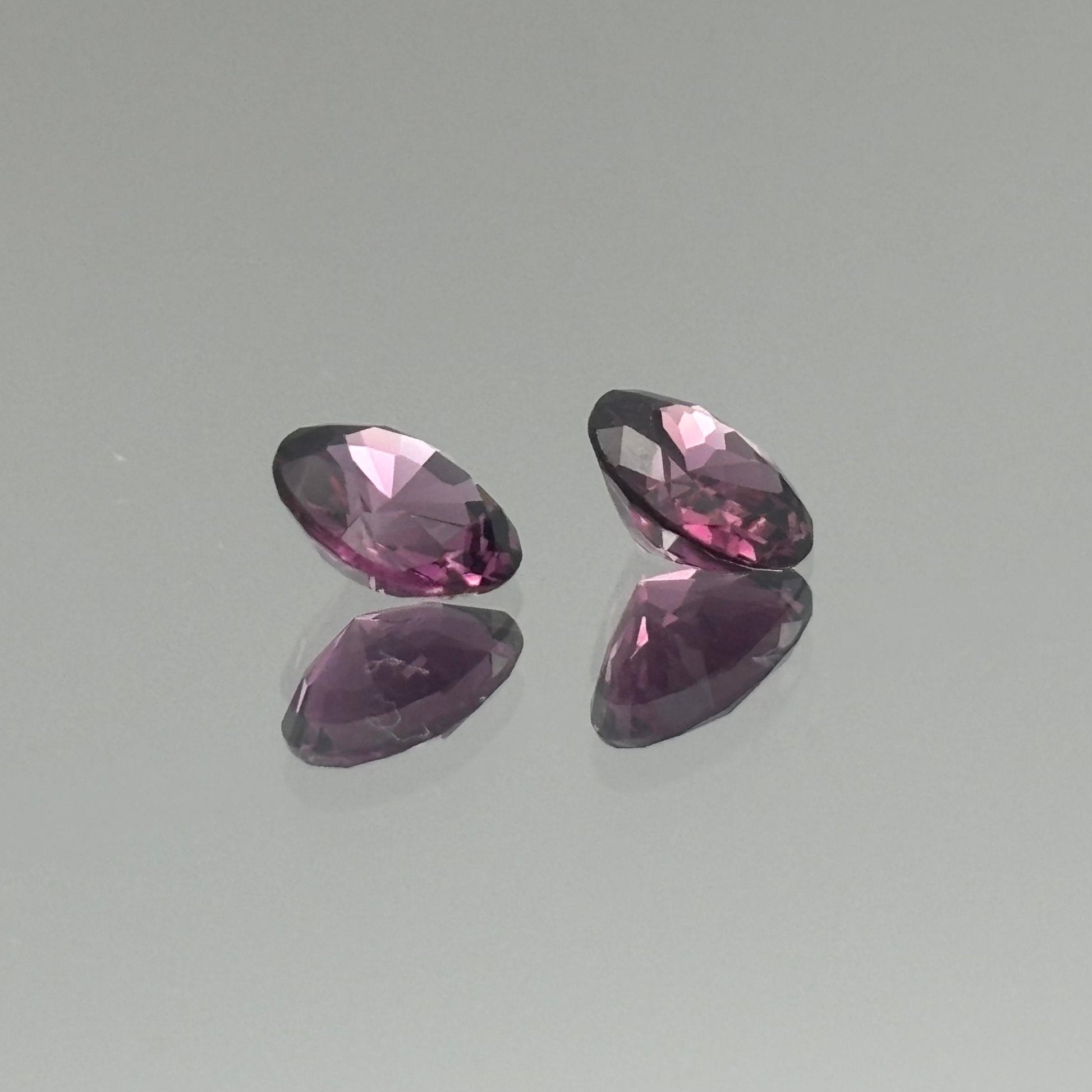 Purplish Red Spinel - Colour matching pair 1.92 Carats - Spinel Gem Therapy