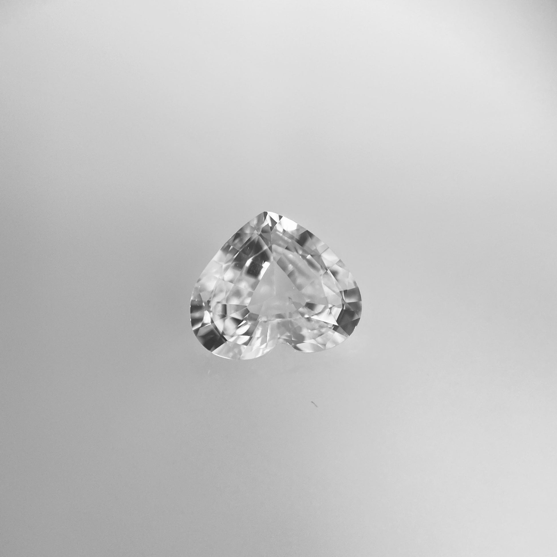 Untreated Natural White sapphire 2.00 Carats - Spinel Gem Therapy