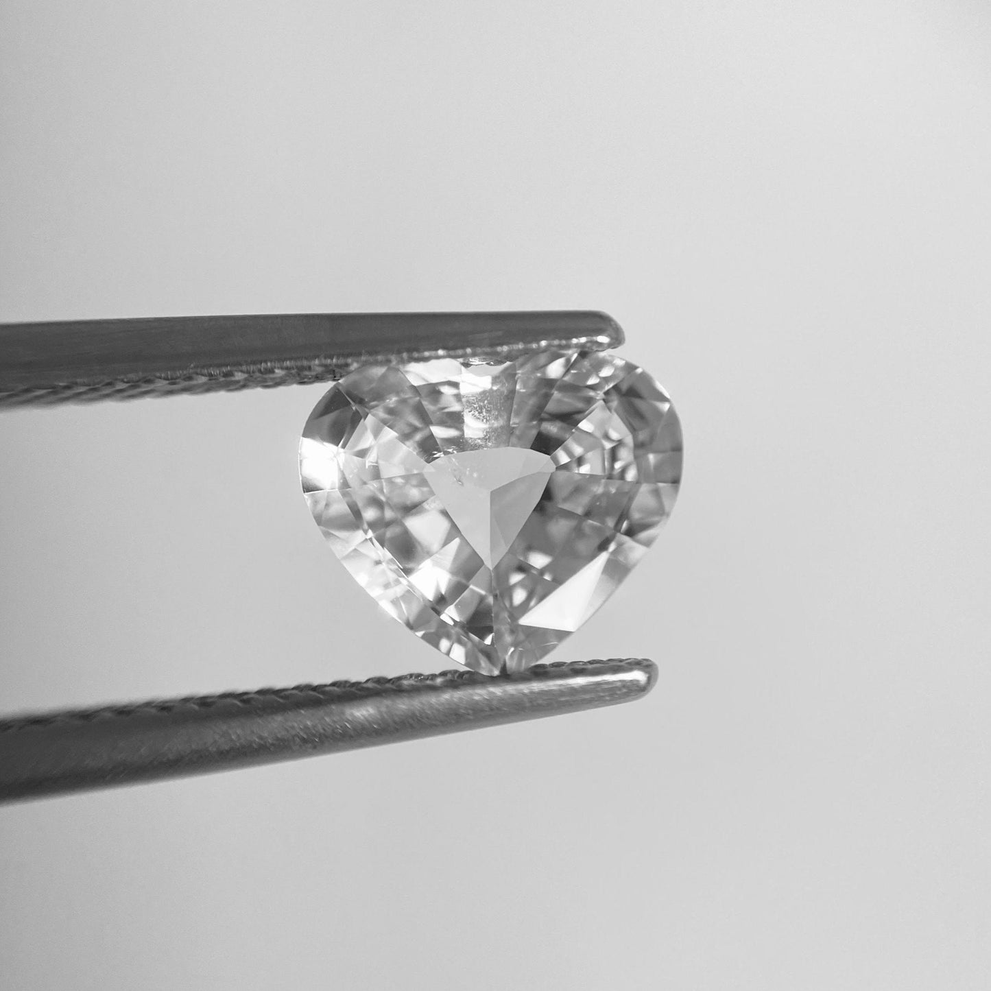 Untreated Natural White sapphire 2.00 Carats - Spinel Gem Therapy